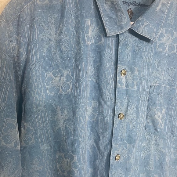 Tommy Bahama 100% Silk Shirt size XL Hawaiian Aloha Vacation Resort Light Blue - Picture 2 of 6